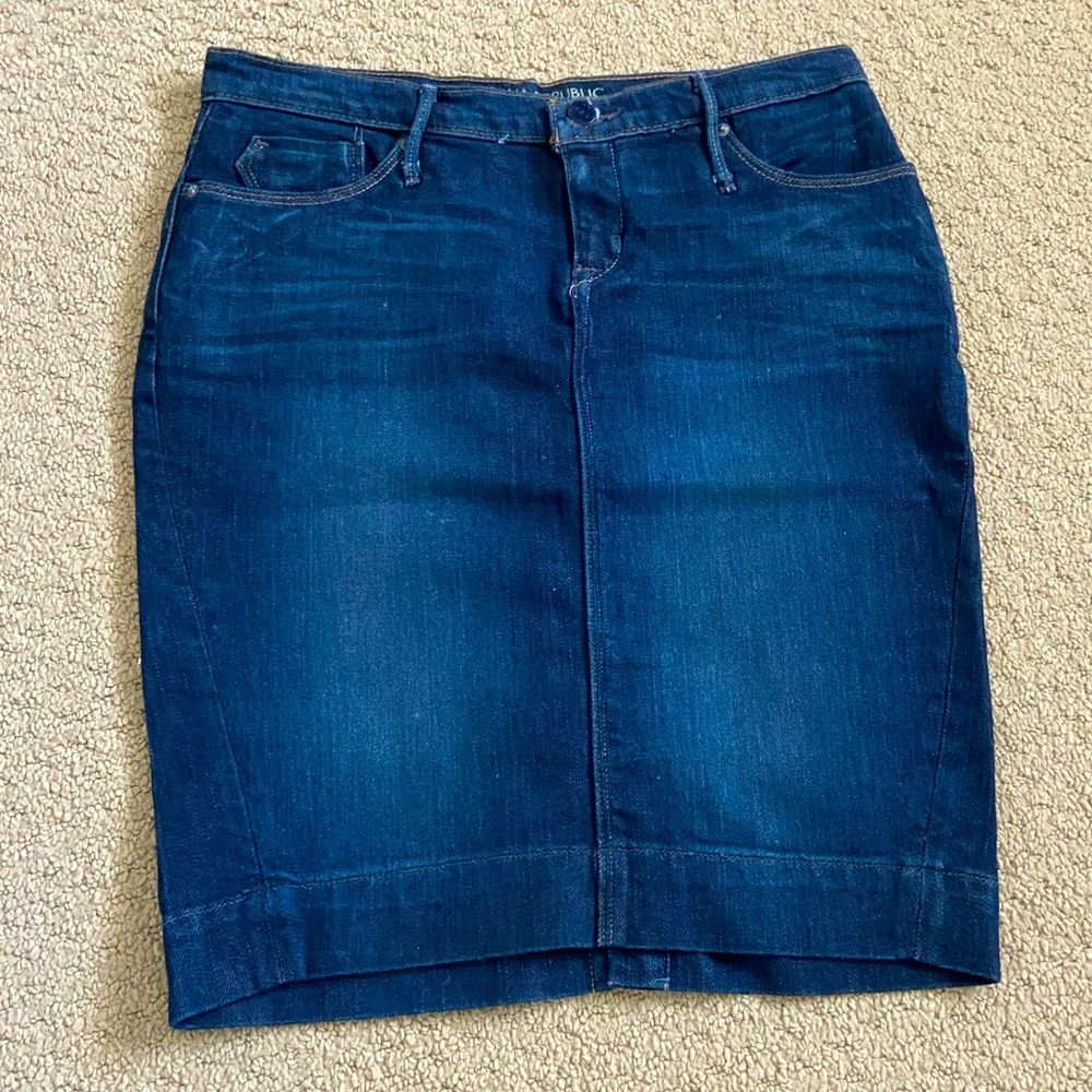 Banana Republic Denim Pencil Skirt in a Darker Wash
